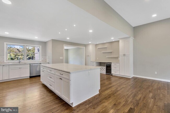 Building Photo - 8614 Ewing Dr