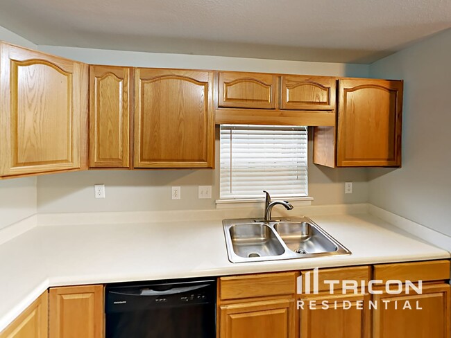 Foto del edificio - 928 Webb Dr