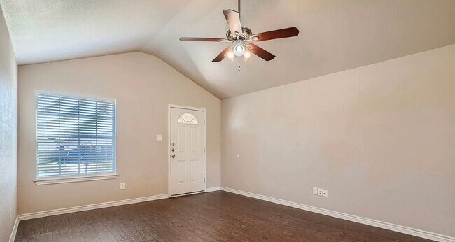 Foto del edificio - MOVE IN READY