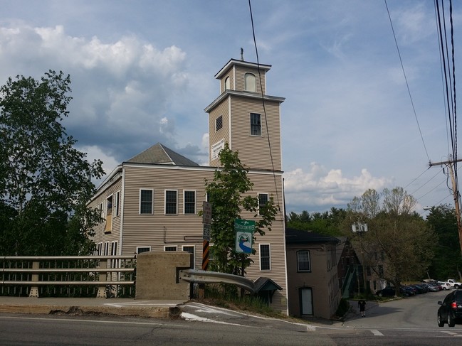 Foto del edificio - 4-12 Bear Hill Rd