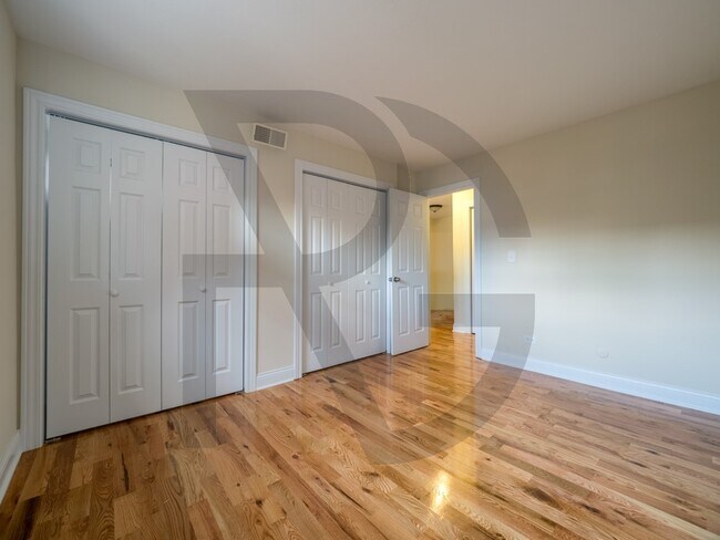 Foto del edificio - Brand new renovation with laundry in unit