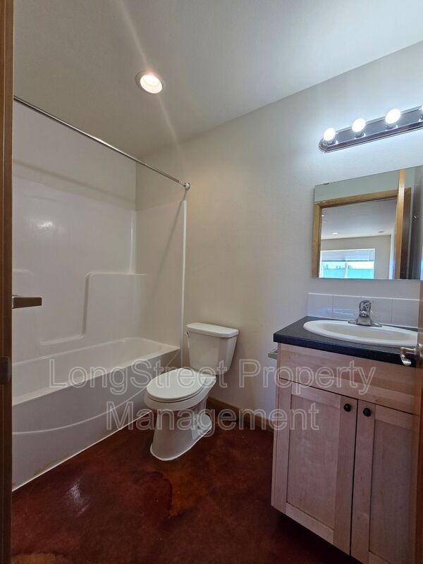 Foto del edificio - 132 SW Avery Ave