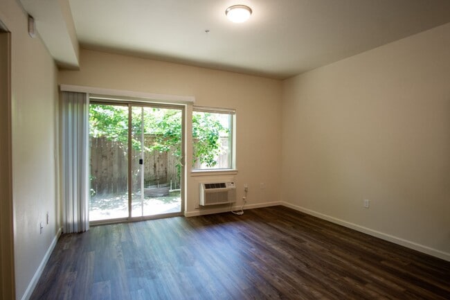 Photo - Great Modern 1 Bedroom in Sellwood w/ W&D + Private Patio Apartment