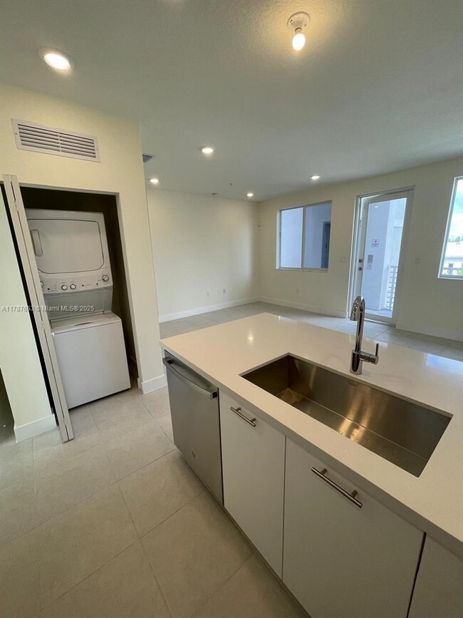 Foto del edificio - 10250 NW 66th St