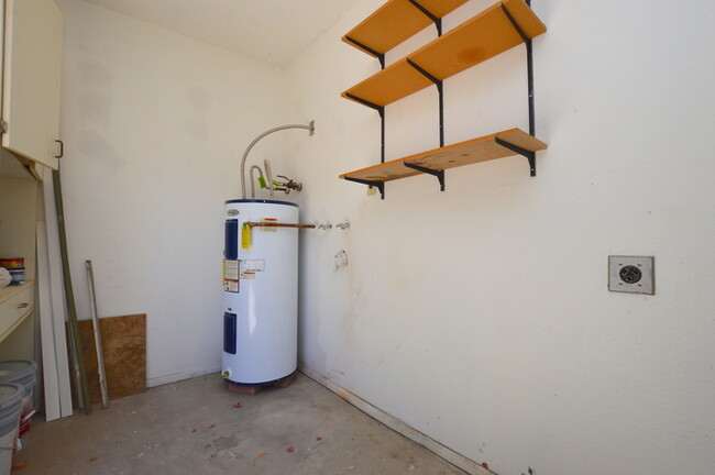 Building Photo - Great 2 bedroom and 1.5 bath in Mesa!