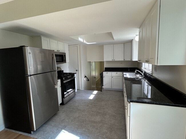 Building Photo - Immediate Occupancy