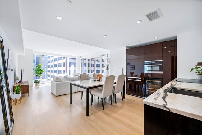 Foto del edificio - 135 W 52nd St