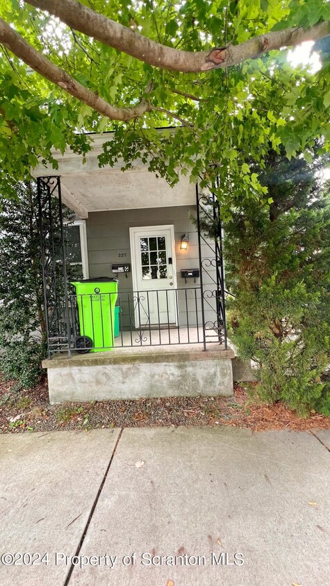 Foto principal - 227 Warren St
