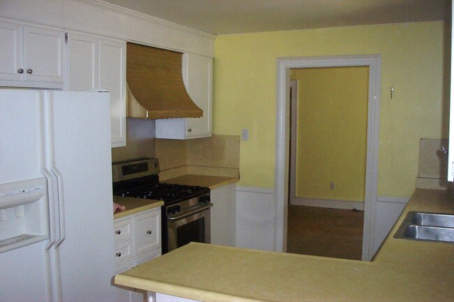 Building Photo - 4140 Hickory St