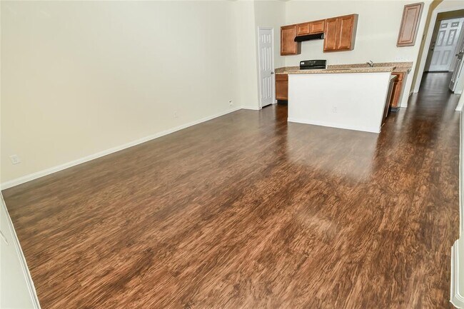 Foto del edificio - 5544 Plantation Forest Dr