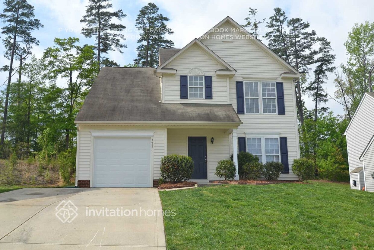 Foto principal - 1228 Brook Farm Ln