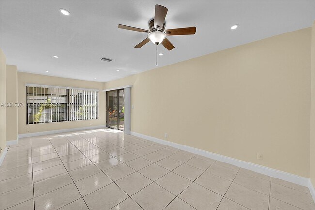 Foto del edificio - 2532 Coral Springs Dr