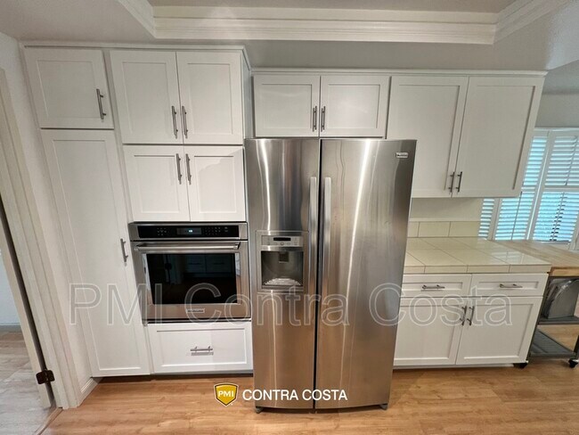 Foto del edificio - 549 Monarch Ridge Dr