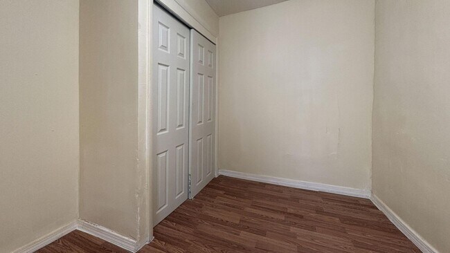 Foto del edificio - Charming 3-Bed Port Richmond Row Home