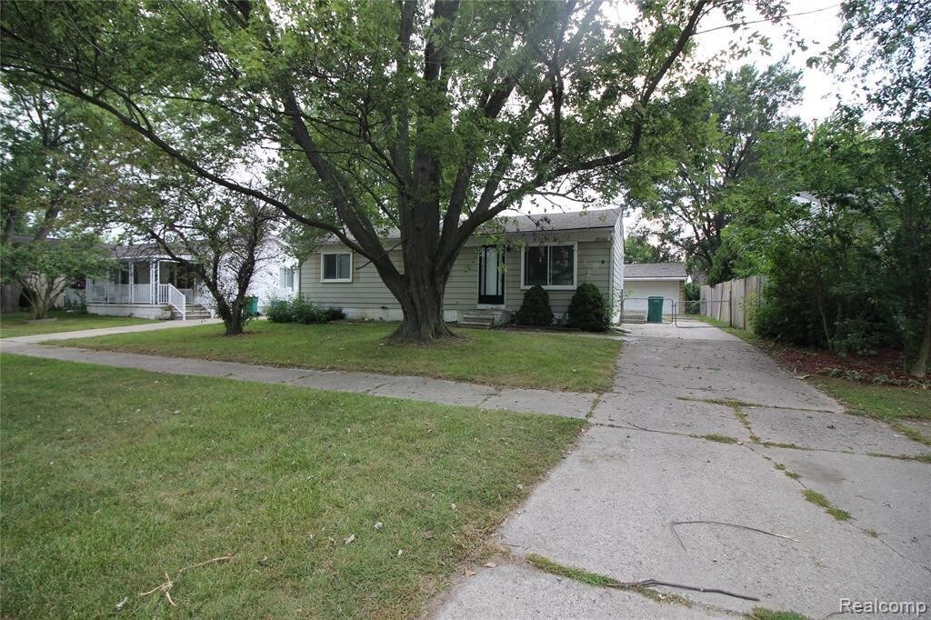 Primary Photo - 28560 Leroy St
