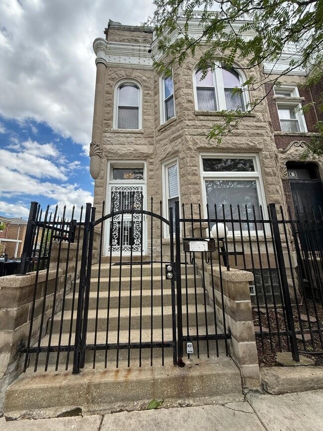 2451 W Jackson Blvd