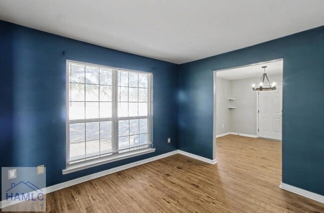 Building Photo - 404 Clairemore Ct