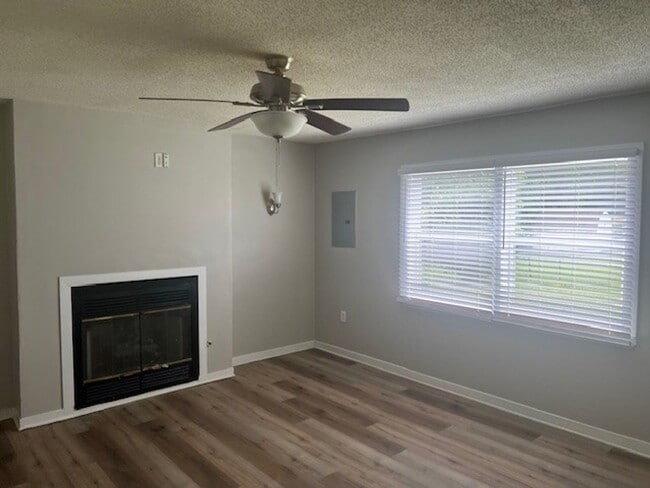 Building Photo - 3 Bedroom Ranch