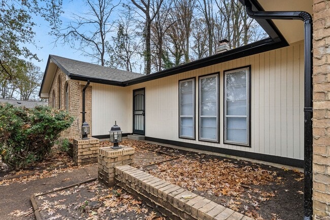 Building Photo - Fully Renovated 4 bedroom 3 bath home - Open To Section 8