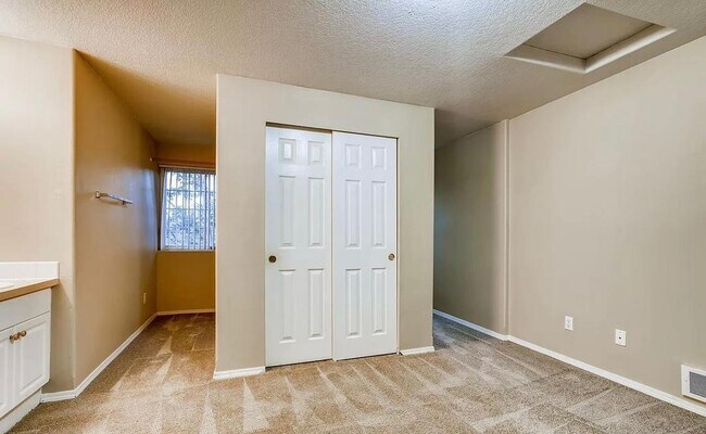Building Photo - 911 SW Elmonica Pl