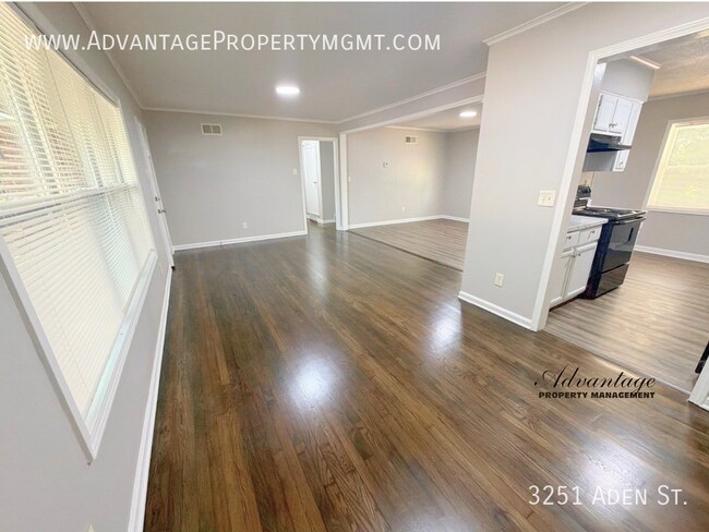 Foto del edificio - 3251 Aden St