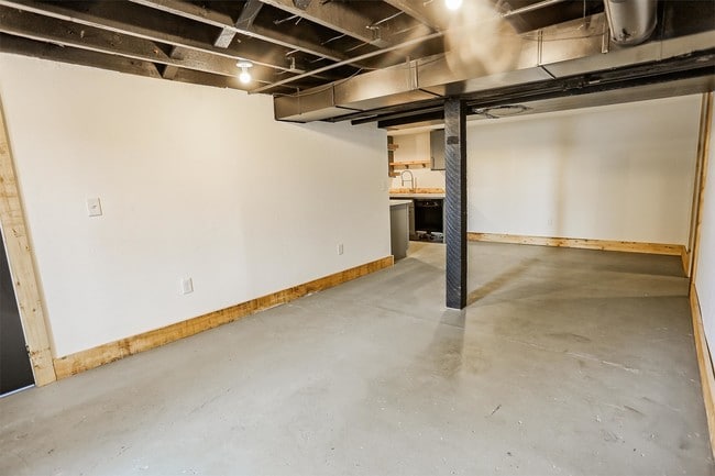 Building Photo - 1001 S I St