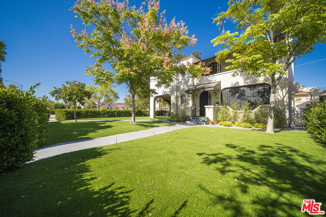 Foto principal - 1083 S Rimpau Blvd