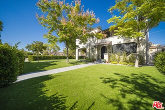 Building Photo - 1081 S Rimpau Blvd