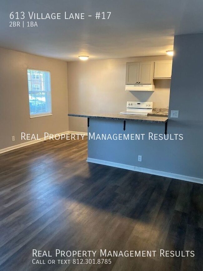 Building Photo - 613 Village Ln