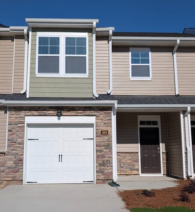 Building Photo - 1664 Hallview Ct