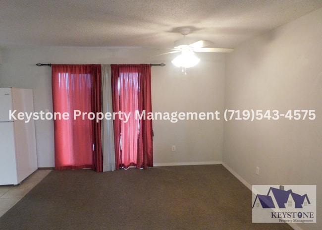 Building Photo - 879 S Bellflower Dr
