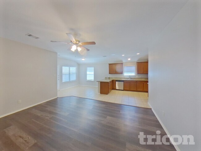 Building Photo - 825 Bens Dr