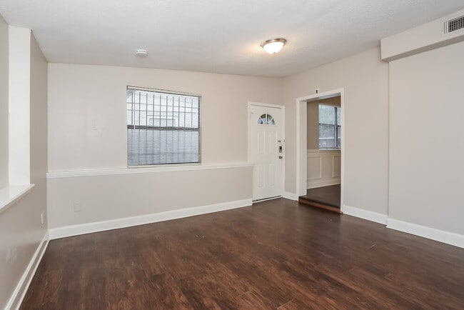 Building Photo - 2611 Lowes Pl