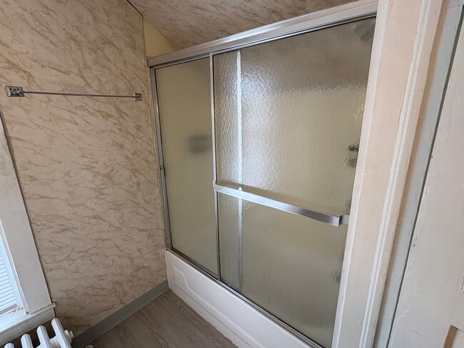 Building Photo - 315 E Davenport St