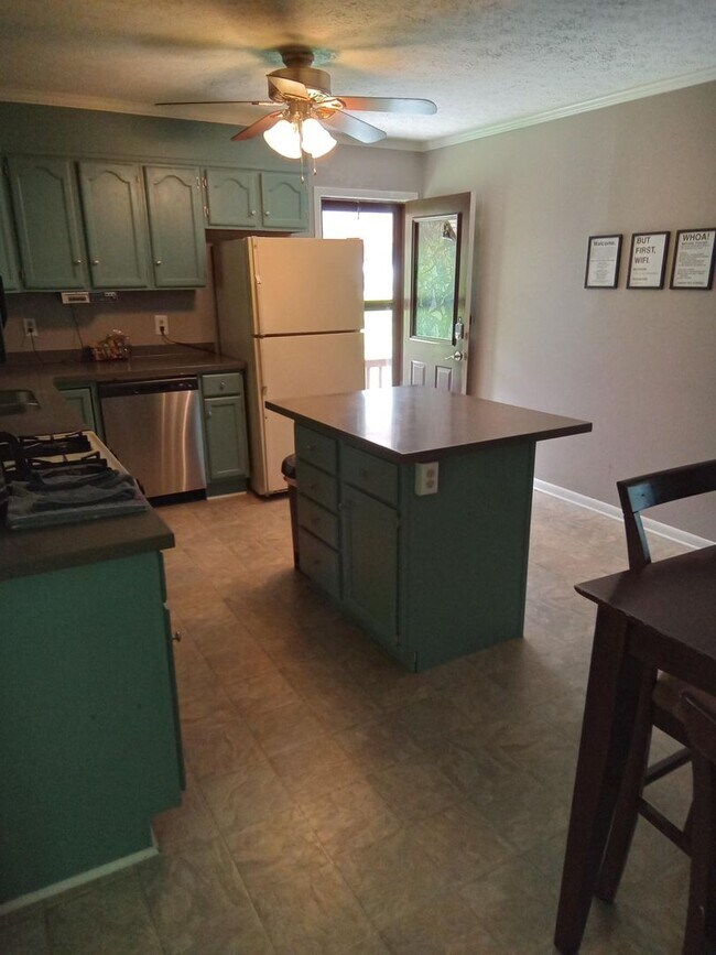 Foto del edificio - 4BR 3BA SFH with Full Finished Basement