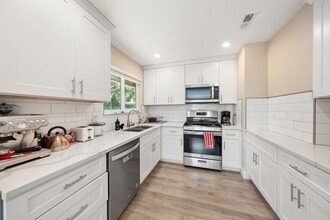 Building Photo - 123 Lido Cir
