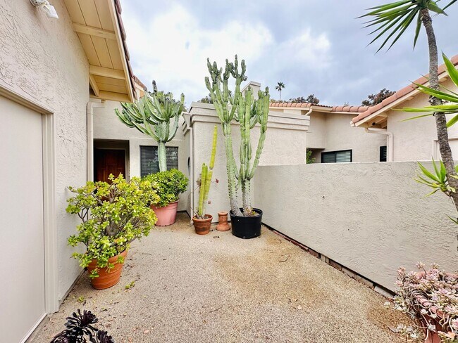 Foto del edificio - Serene Retreat in the Oaks North 55+ Community: Discover Your Dream Home!