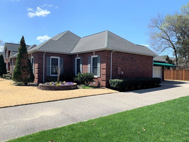 Building Photo - Indian Hills