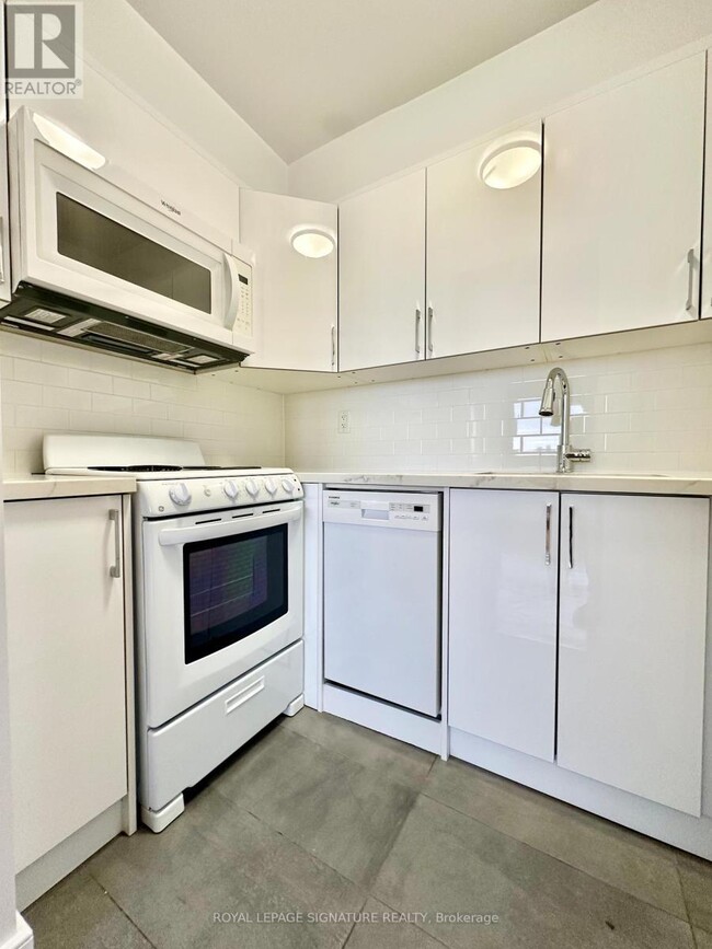 Photo du bâtiment - 666 Spadina Ave.