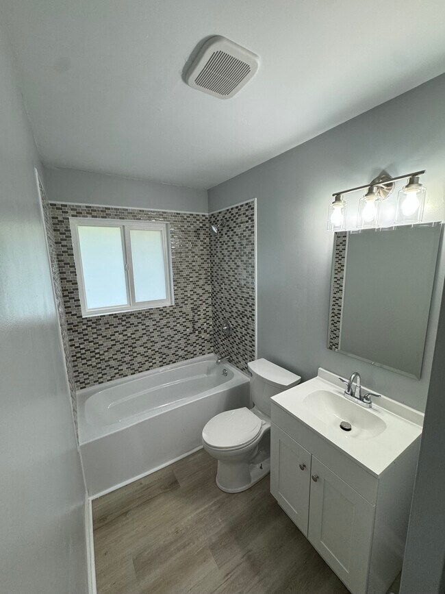 Building Photo - 3830 Arquette Dr