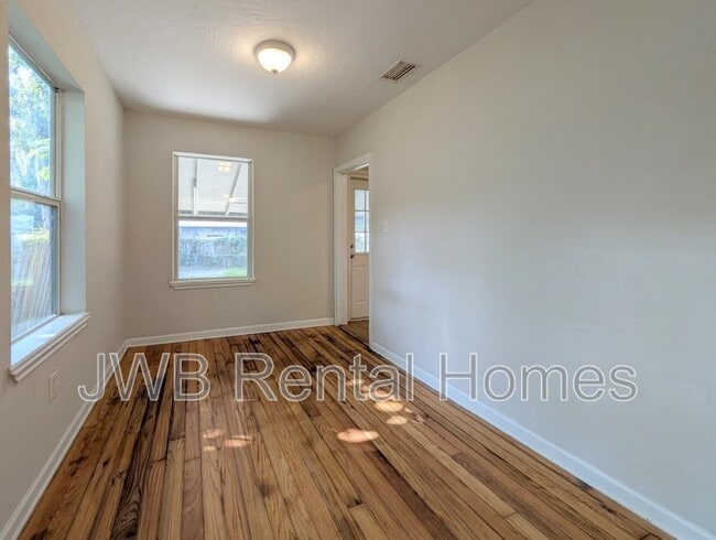 Building Photo - 5256 Sunderland Rd
