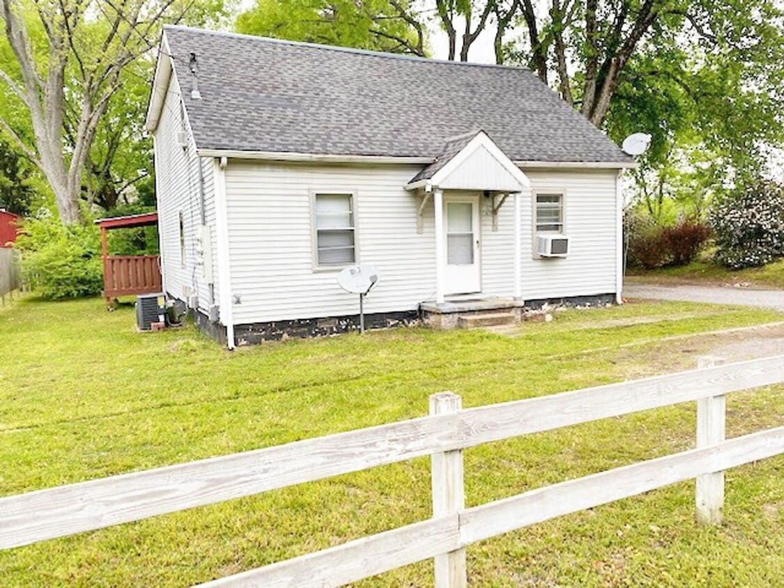 Primary Photo - 1107 Division St