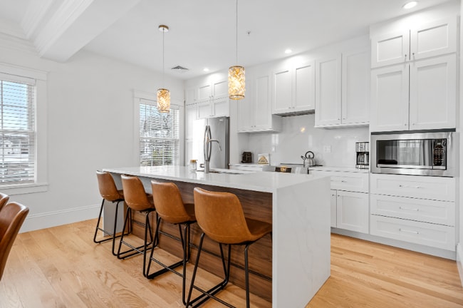 Foto del edificio - 30 E Main St