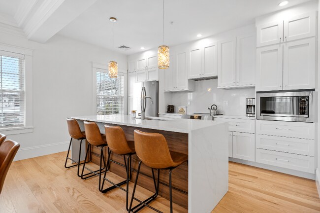 Building Photo - 30 E Main St