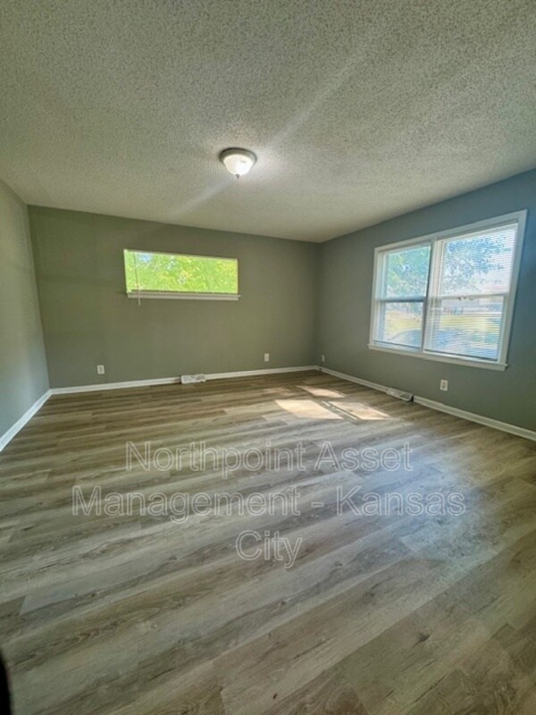 Foto del edificio - 8608 Pence Ln