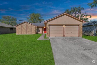 Building Photo - 1422 Fieldstone Dr