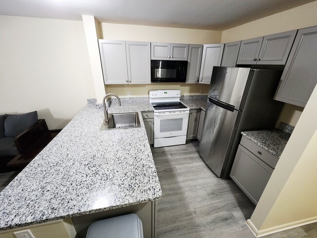 Kitchen - 1348 Hunters Rd