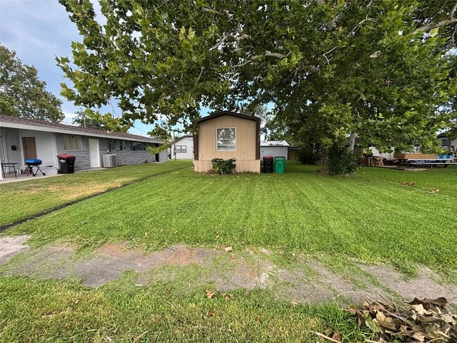 Building Photo - 310 N Gaillard St