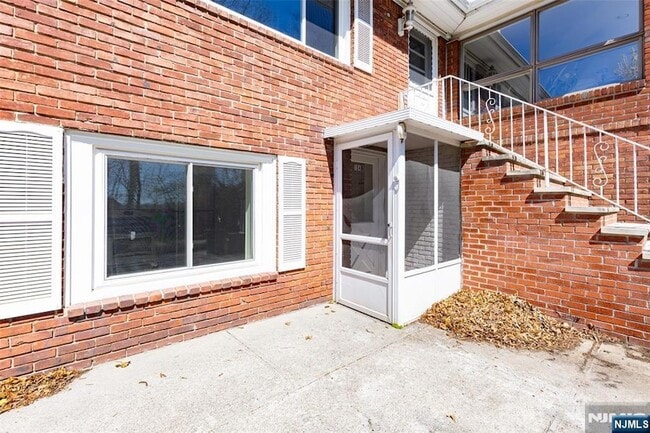 Photo - 154 Ames St House