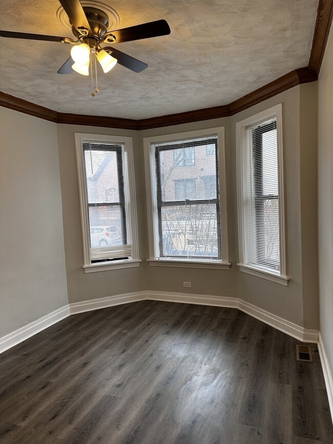 Building Photo - 2144 W Moffat St